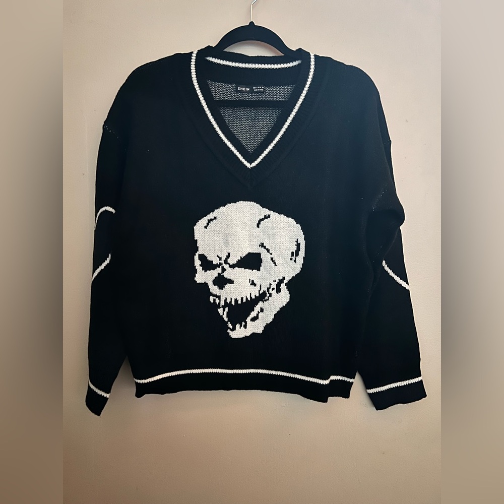 Black Skull Sweater Women’s Size S